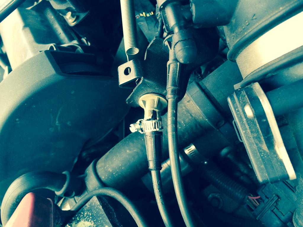 2002 Ford Taurus Accelerator Sticking 1 Complaints