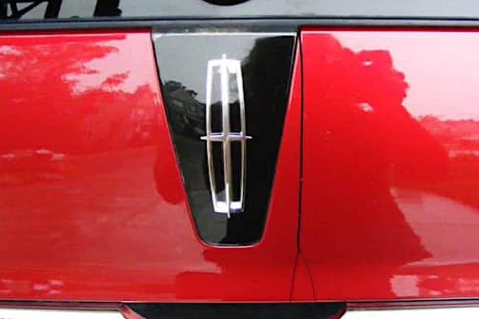 Aviator Cracked Rear Panel Lincoln Problems