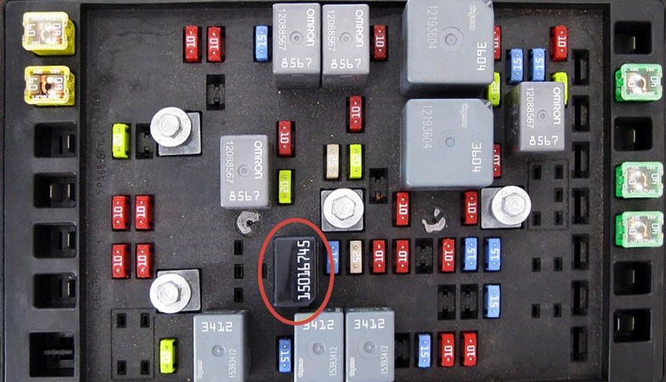 An open fuse block with the bad module circled in red