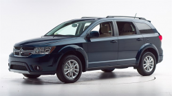 Chrysler Recalls 560,000 SUVs For Airbag and Stability Problems