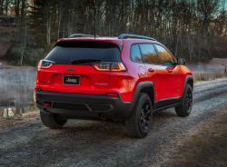 Chrysler Recalls 2019 Jeep Cherokee Over Stalling Issue