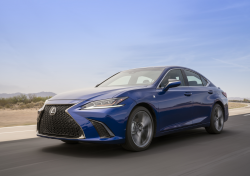 Lexus Knee Airbag Recall Ordered For 2019 ES Cars