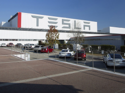 Tesla Engineer Sues Automaker, Gets Fired