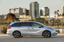 Honda Odyssey Occupants Injured by Sudden Airbag Deployments