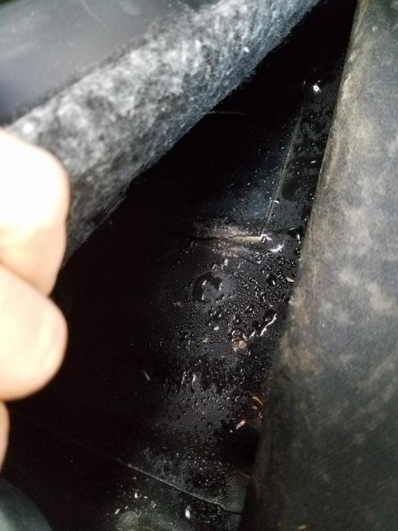 2015 Jeep Wrangler Water Leaks Into The Vehicle: 2 Complaints