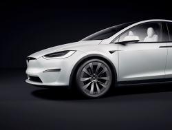 Tesla Model X Headlights and Parking Lights May Flicker