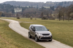 Land Rover Discovery SUVs May Lose Electrical Power