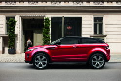 A red Range Rover in front of a hotel