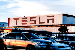 Tesla Repair Lawsuit Gains Momentum in Court