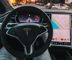 Tesla Touchscreen Failures: 7,777 Warranty Claims