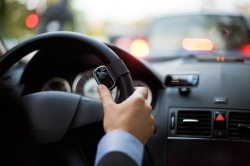 Vehicle Hands-Free Technology Gets Poor Grades